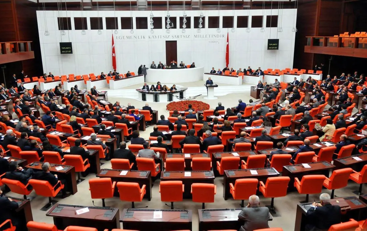 Türkiye Büyük Millet Meclis’inde oylamaya sunulan tezkerede ortaklaşmaya varılamadı. AK
