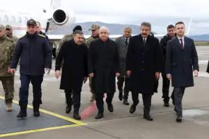 Milli Savunma Bakanı Yaşar Güler ve komuta kademesi ile beraber