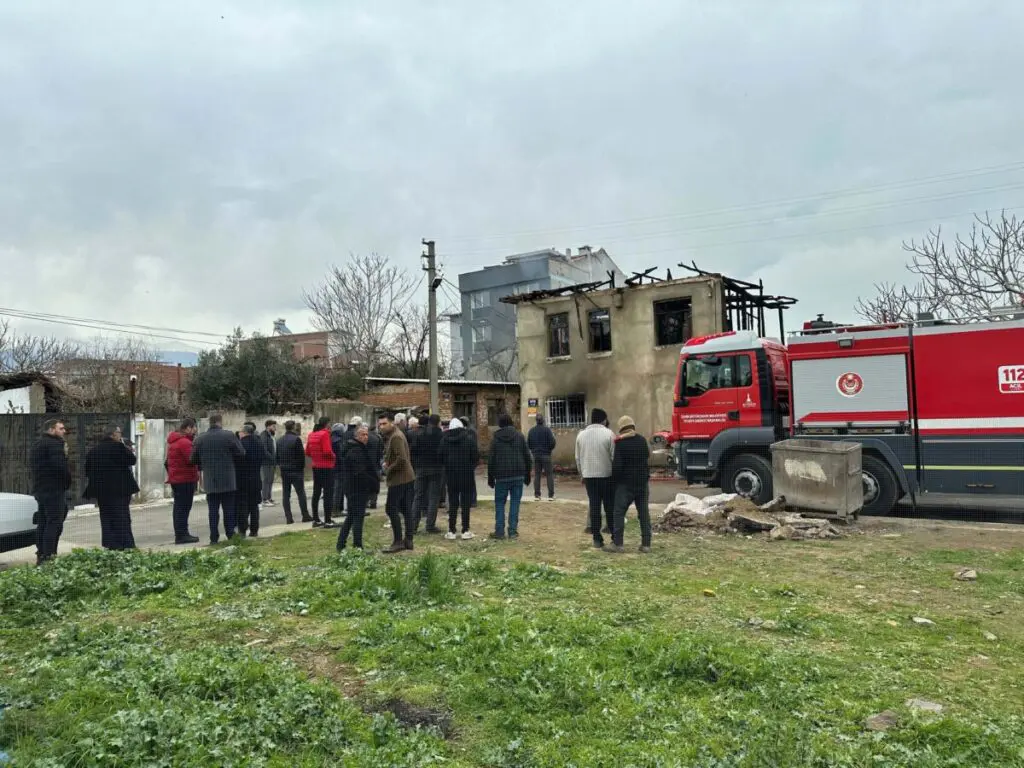 Ödemiş'te ev yangını: 19 yaşındaki Emre hayatını kaybetti 4 ödemiş