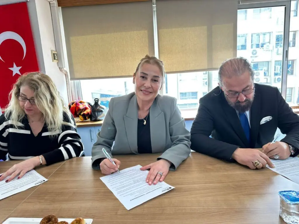 DEVA Partisi İzmir Adayı Karaosmanoğlu: “Kadın adaylarımızla İzmir’de fark yaratıyoruz”