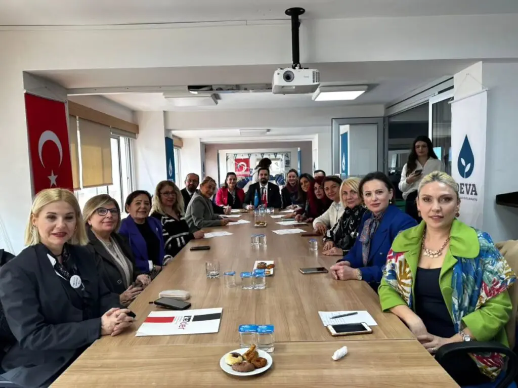 DEVA Partisi İzmir Adayı Karaosmanoğlu: “Kadın adaylarımızla İzmir’de fark yaratıyoruz” 5 DEVA Partisi İzmir Adayı Karaosmanoğlu: “Kadın adaylarımızla İzmir’de fark yaratıyoruz”