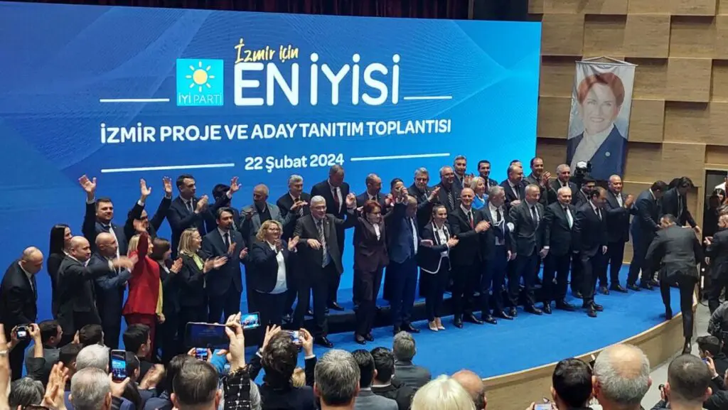 İYİ Parti İzmir Büyükşehir Adayı Ümit Özlale projelerini paylaştı: 'Bu ülkede İzmir varsa Ümit vardır' 9 İYİ Parti İzmir Büyükşehir Adayı Ümit Özlale projelerini paylaştı: 'Bu ülkede İzmir varsa Ümit vardır'