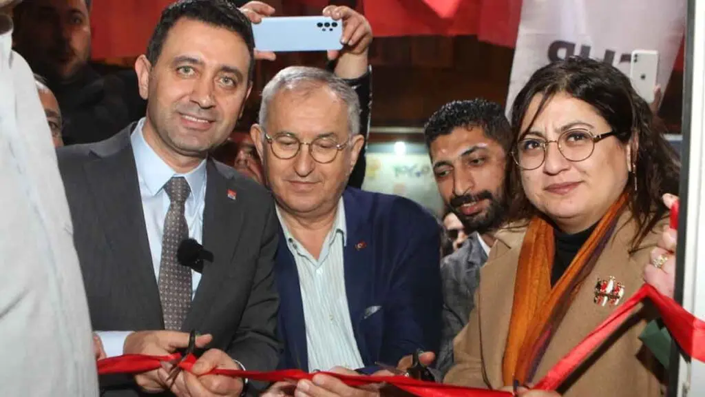 İrfan Önal seçim ofisi açılışında konuştu: ‘Halkla beraber kentin refahı için çalışacağız’