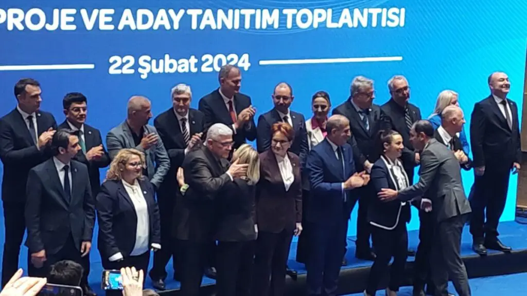 İYİ Parti İzmir Büyükşehir Adayı Ümit Özlale projelerini paylaştı: 'Bu ülkede İzmir varsa Ümit vardır' 7 İYİ Parti İzmir Büyükşehir Adayı Ümit Özlale projelerini paylaştı: 'Bu ülkede İzmir varsa Ümit vardır'