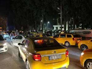 Oğuz&nbsp;Erge’nin cenazesini 250 araçlık konvoy ile adli tıpa getiren taksicilerden