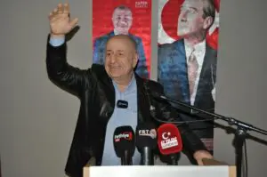 Zafer Partisi Genel Başkanı Ümit Özdağ, Fethiye’deki bir otelin toplantı