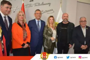 Cumhuriyet Halk Partisi (CHP) Genel Başkanı Özgür Özel İzmir Gazeteciler