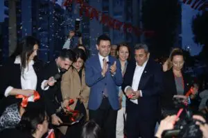 Bayraklı Alparslan Mahallesi’nde CHP Bayraklı Belediye Başkanı İrfan Önal’ın seçim