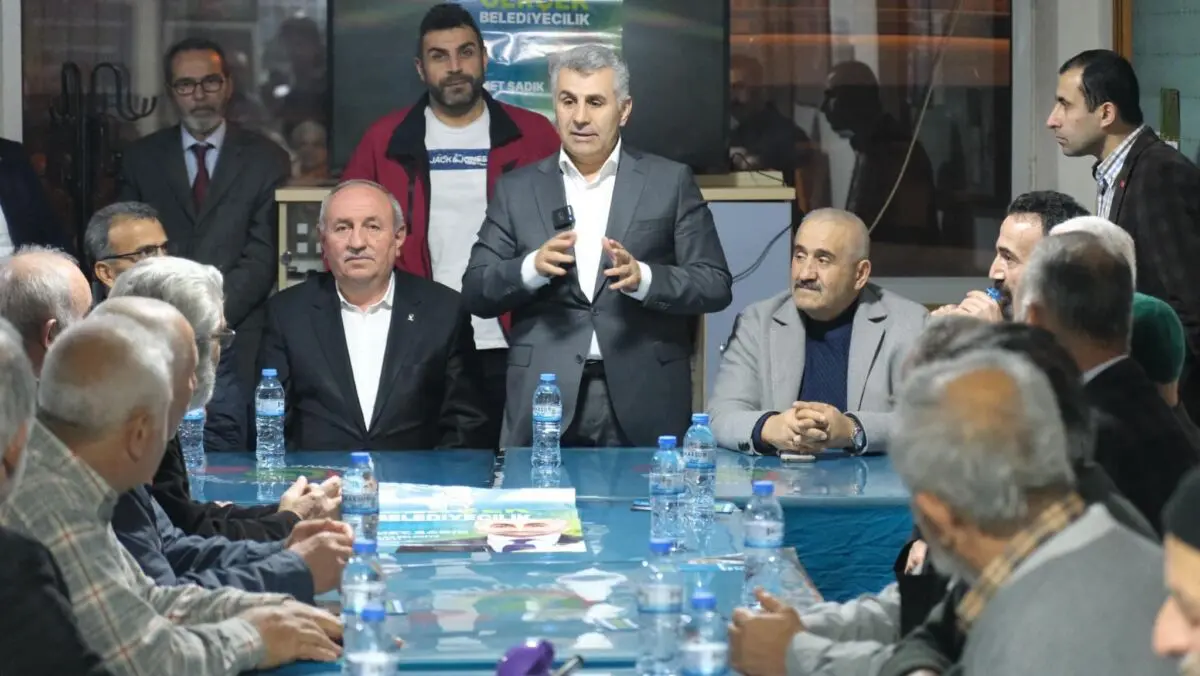 AK Parti Karabağlar Belediye Başkan Adayı Mehmet Sadık Tunç seçim çalışmalarına