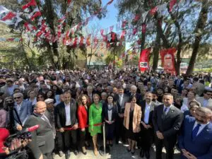 İzmir’de, CHP’nin Ramazan Bayramı Geleneksel Bayramlaşma Töreni, coşku dolu bir
