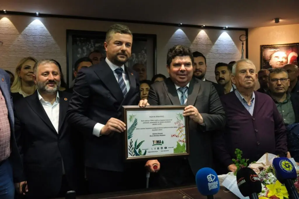 Buca'da Görkem Duman Dönemi Resmen Başladı: 'Şimdi Hizmet Zamanı!' 8 buca
