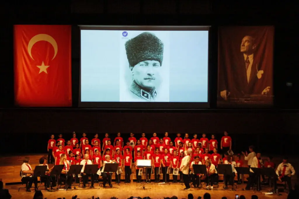 Çağdaş Yaşam Çocuk Korosu'ndan unutulmaz Atatürk performansı 4 çağdaş