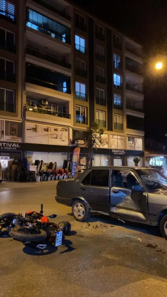Ödemiş'te motosiklet otomobille çarpıştı: 17 yaşındaki genç ağır yaralı 4 ödemiş