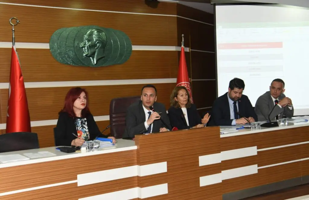 Bornova'da Başkan Ömer Ekşi ile ilk meclis: Uyum içinde çalışma sözü