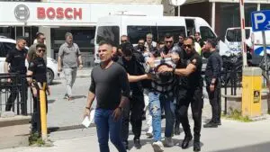 Aydın’ın Kuşadası ilçesinde dün gece bir restorana silahlı saldırı düzenlenirken, İçişleri