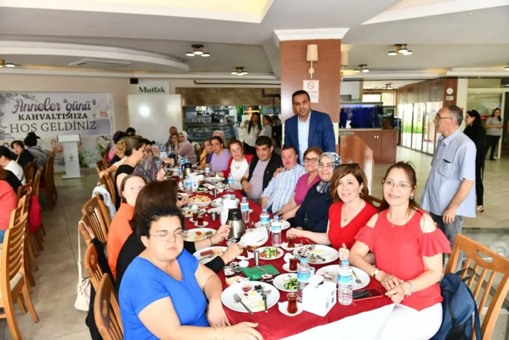 Başkan Yıldız Engelli Anneleri İle Buluştu 6 anne