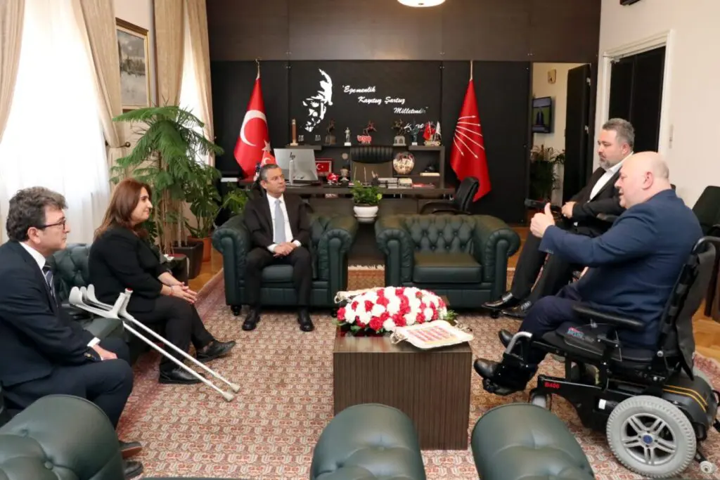 Balçova’dan Lider’e ziyaret | Mutkılioğlu Özel’e rapor sundu
