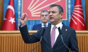 Özgür Özel, CHP’nin iktidara gelmesi durumunda, emekli maaşını asgari ücretin