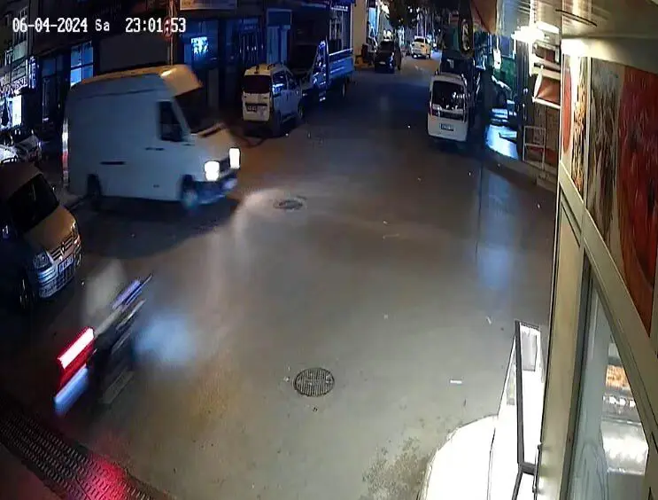 Minibüse çarpan motosikletin sürücüsü yaşam mücadelesini kaybetti 5 motosiklet