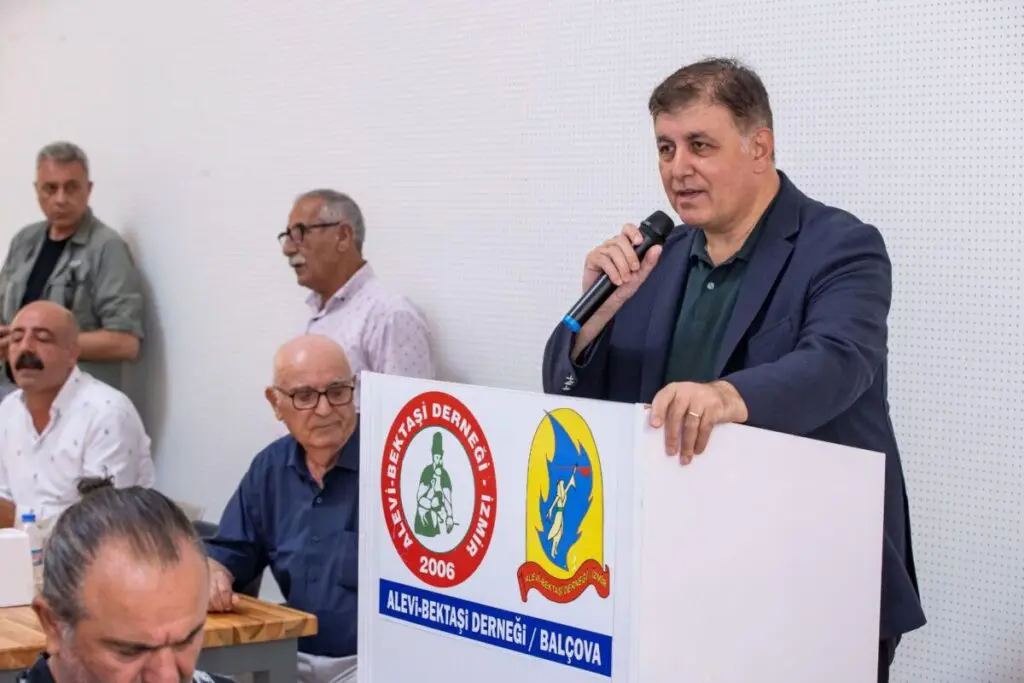 Başkan Tugay Balçova Cemevi’nde aşure lokmasına ortak oldu 6 Başkan Tugay Balçova Cemevi’nde aşure lokmasına ortak oldu
