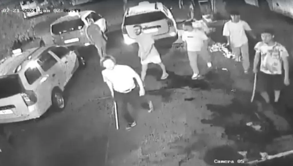 ‘Korsan taksici' olduğu iddiasıyla darbedildi; 5 kişiyle durağı bastı