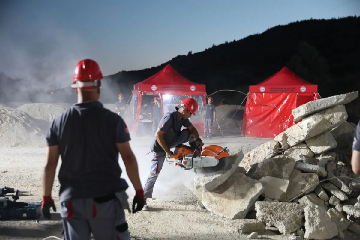 Başarılı geçen tatbikatta 3 ayrı istasyon kurularak deprem anında yapılması