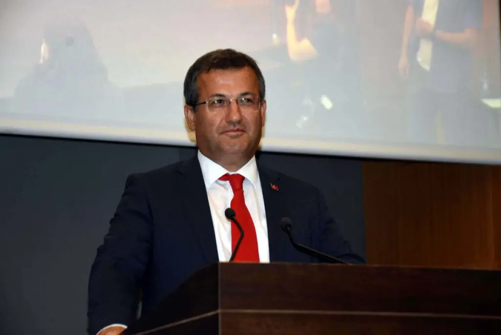İZTO Başkanı Özgener: Güçlü ekonomi için iyi işleyen bir hukuk sistemi olmalı 9 hukuk