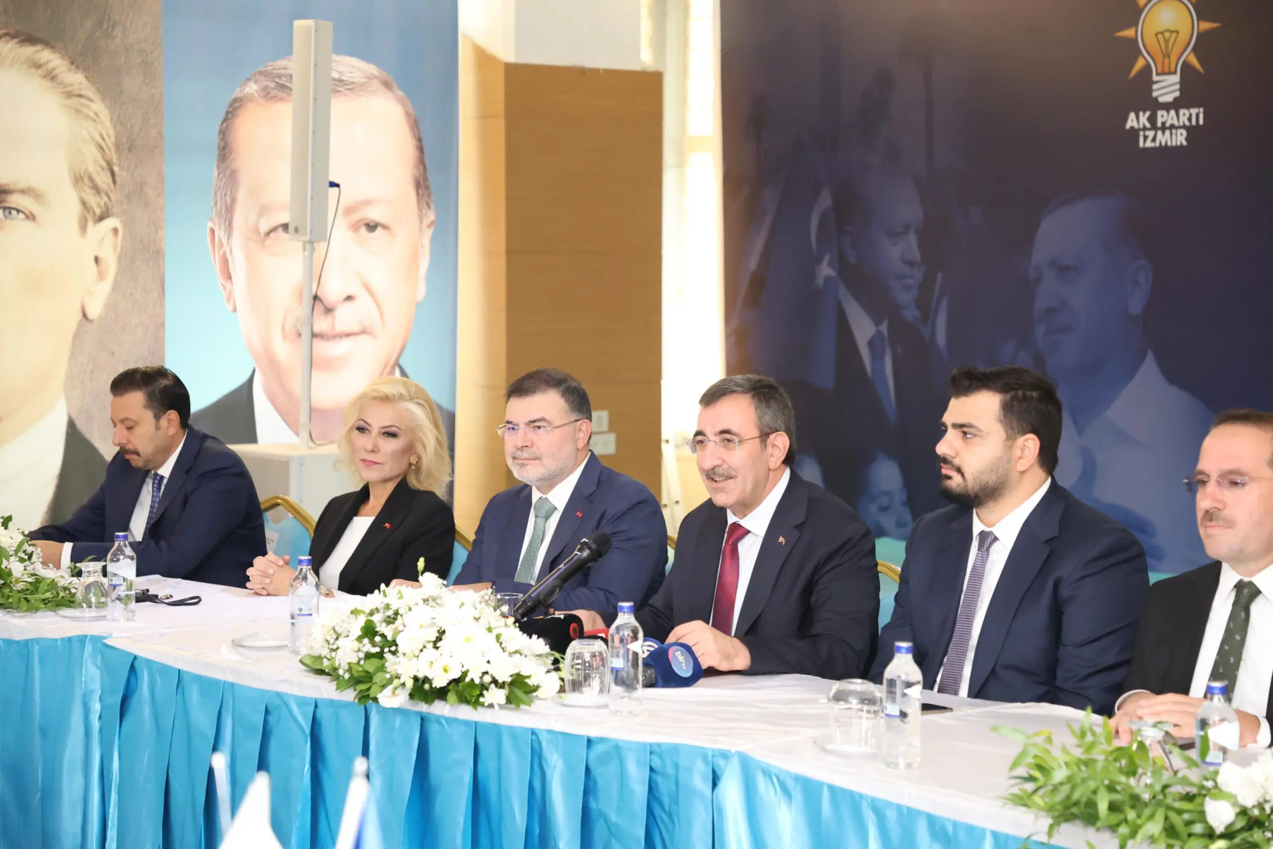 Cumhurbaşkanı Yardımcısı Cevdet Yılmaz, İzmir Körfezi'ndeki kirlilik sorunu nedeniyle CHP'li