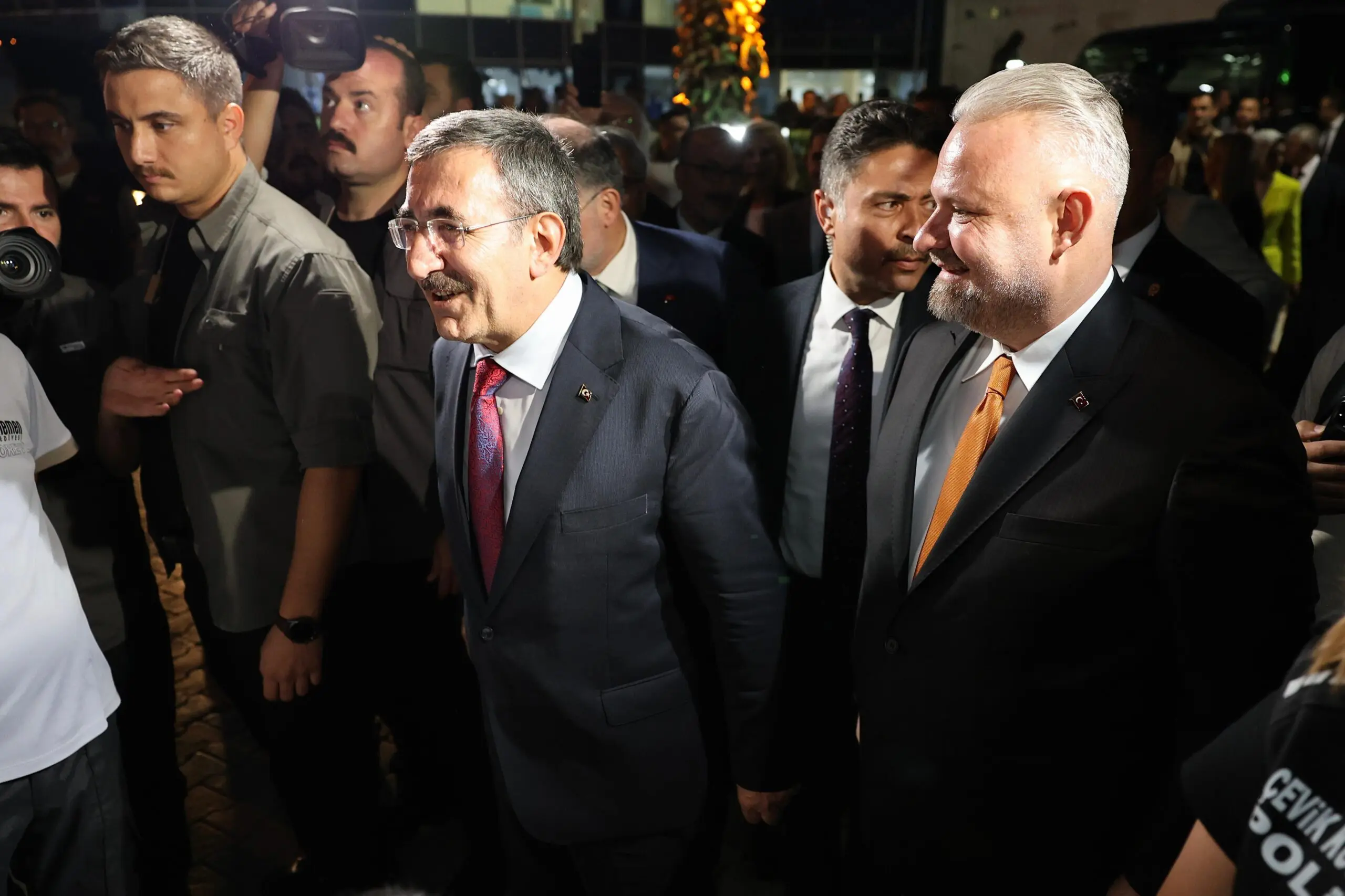 Cumhurbaşkanı Yardımcısı Cevdet Yılmaz, Menemen Belediyesi'ni ziyaret etti. Menemen Belediye