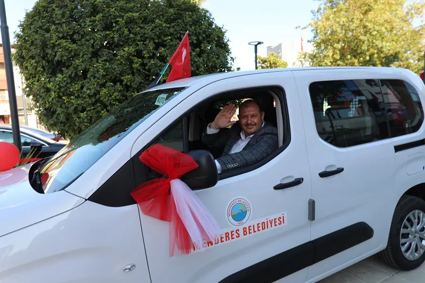 Belediye başkanlığında 6 ayı geride bırakırken Menderes Belediye Başkanı İlkay