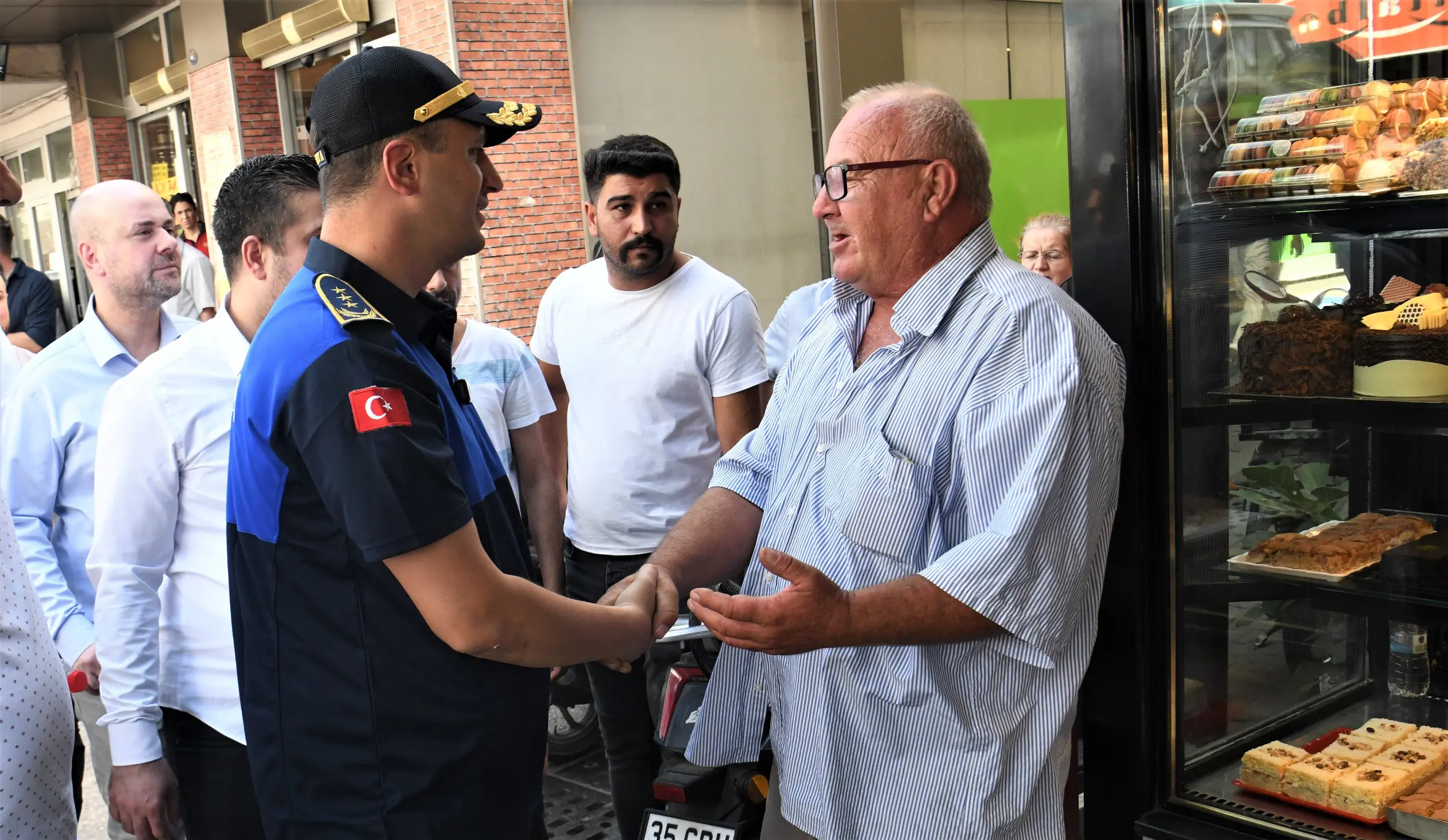 Bornova Belediye Başkanı Ömer Eşki, Zabıta Haftası dolayısıyla zabıta personeli
