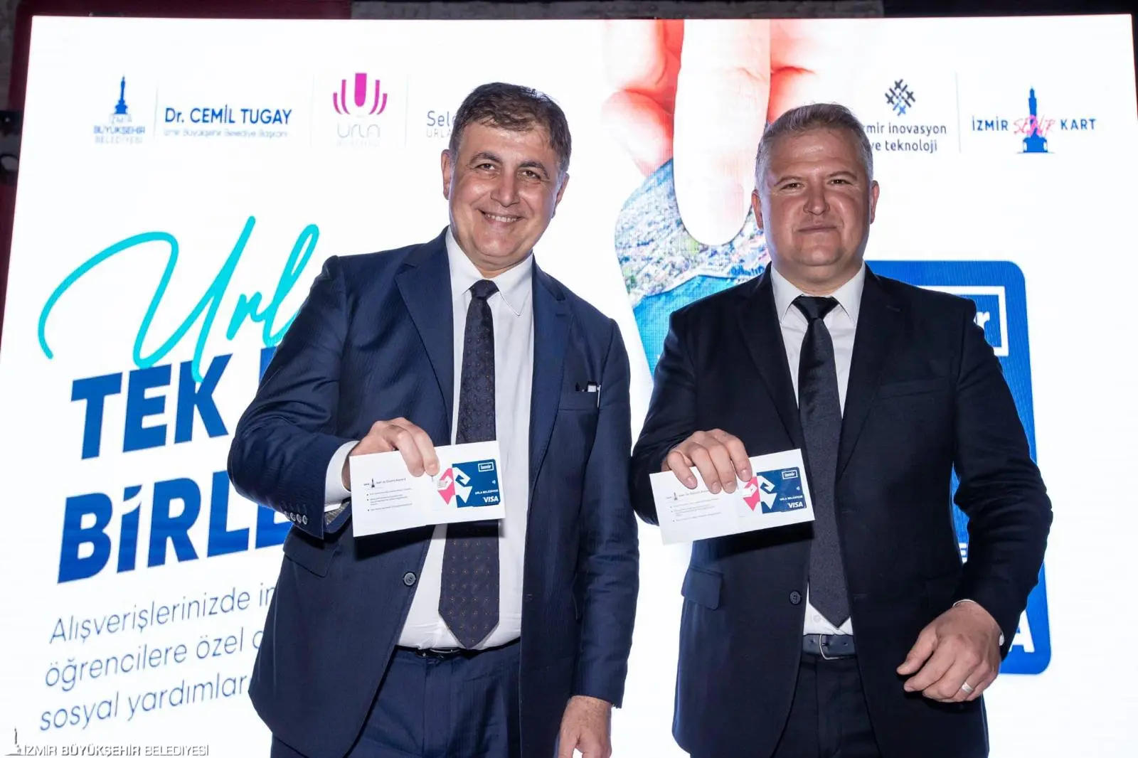 İzmir Büyükşehir Belediye Başkanı Dr. Cemil Tugay, İzmir Şehir Kart