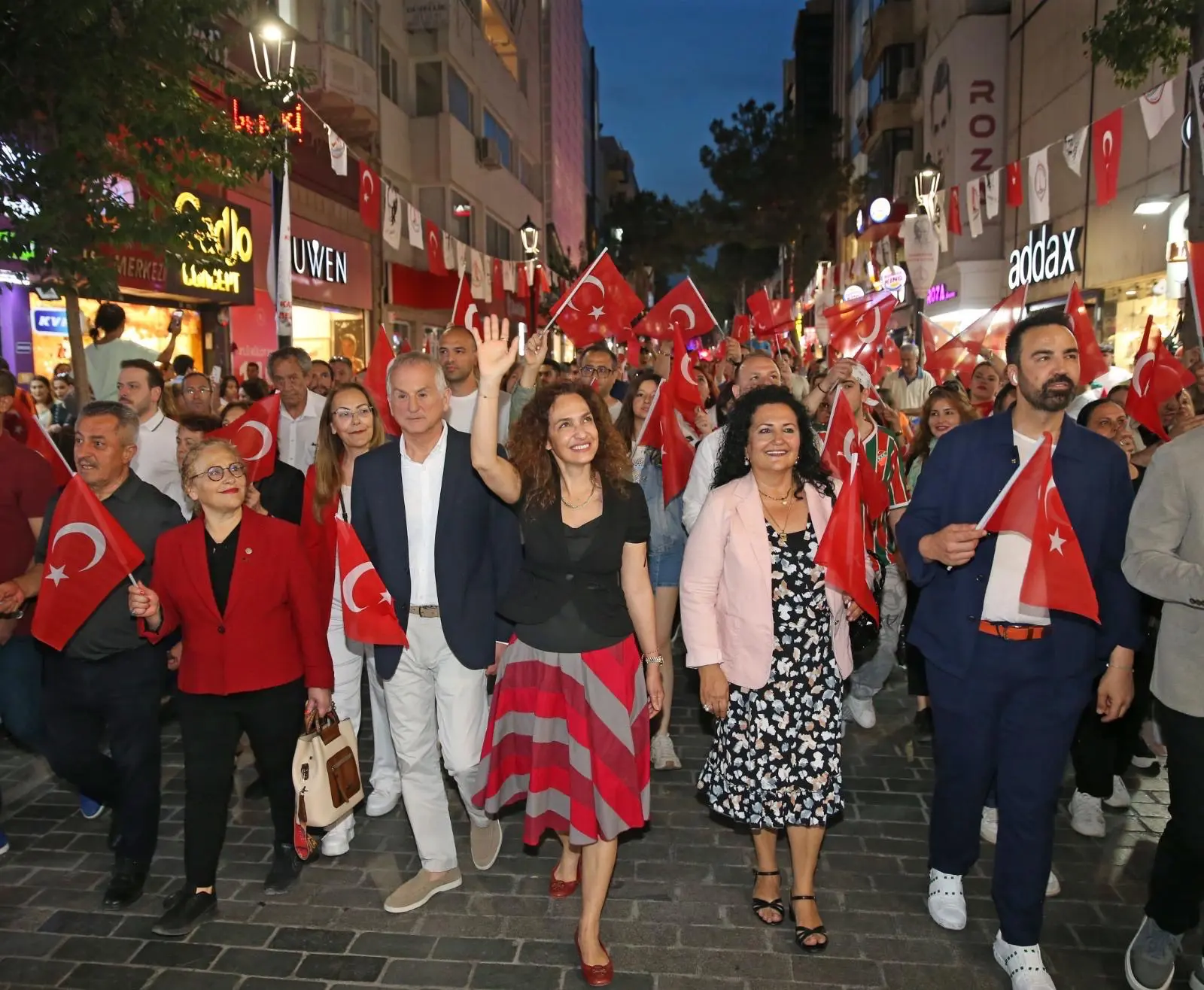 Karşıyaka Belediyesi, Türkiye Cumhuriyeti’nin 101’inci kuruluş yıl dönümünü muhteşem etkinliklerle