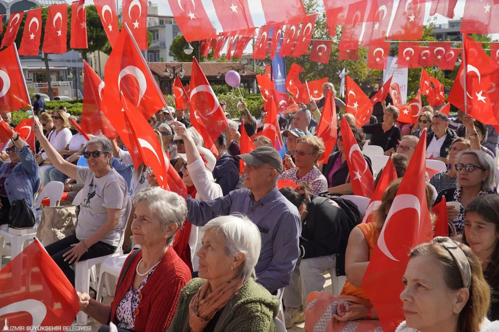 Menderes’te 7’den 70’e Cumhuriyet sevinci