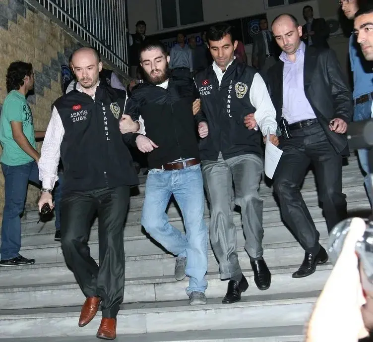 Garipoğlu'nan mezarında şüpheli poşet 1 Garipoğlu'nan mezarında şüpheli poşet