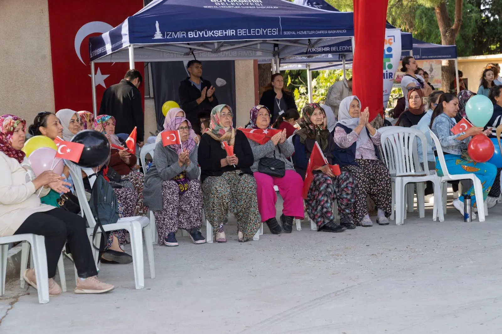Cumhuriyet İzmir'de her yerde