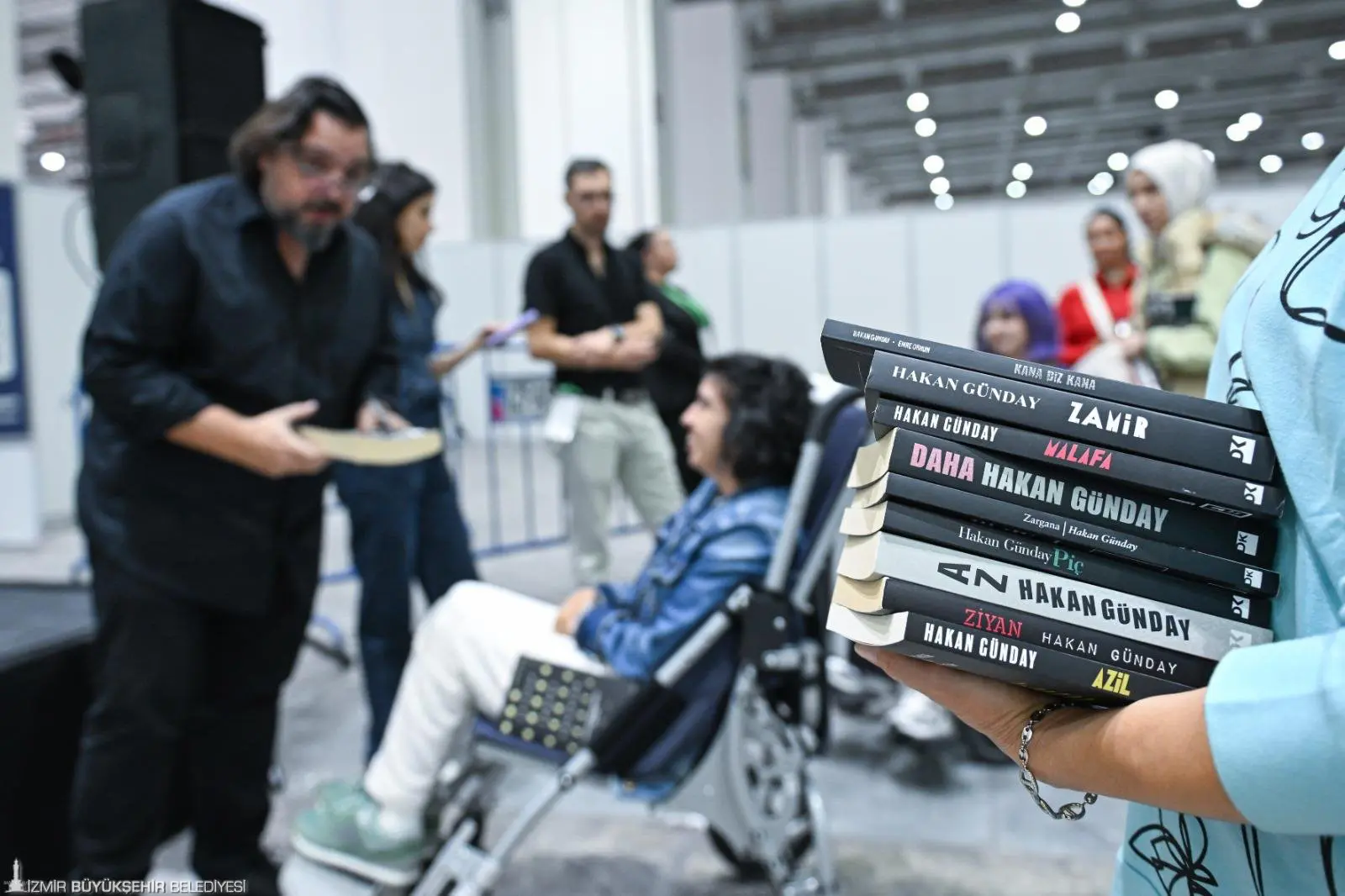 İzmir Kitap Fuarı'na yoğun ilgi