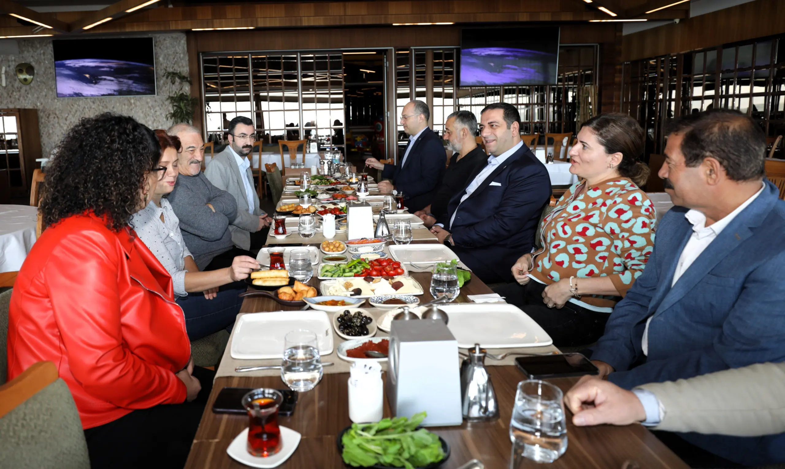 Narlıdere Belediye Başkanı Erman Uzun, 19 Ekim Muhtarlar Günü dolayısıyla