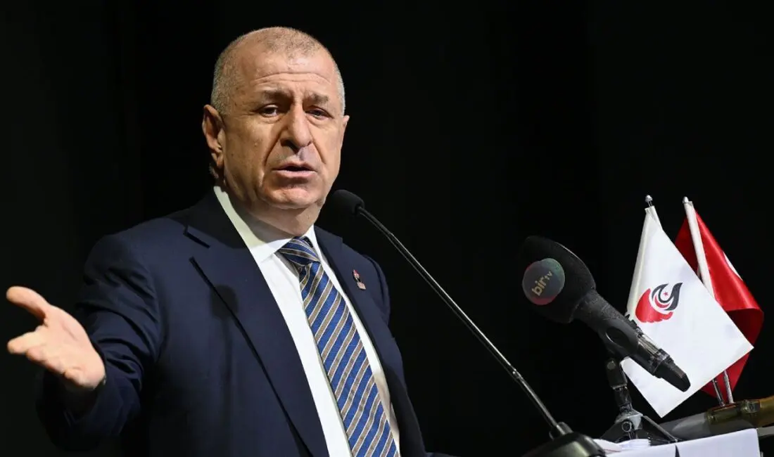 Zafer Partisi Genel Başkanı Ümit Özdağ, partisinin İzmir il kongresi