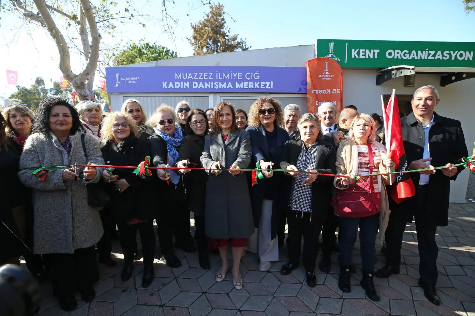 Karşıyaka Belediyesi; ailevi, ekonomik ya da hukuki sorunlar yaşayan kadınların