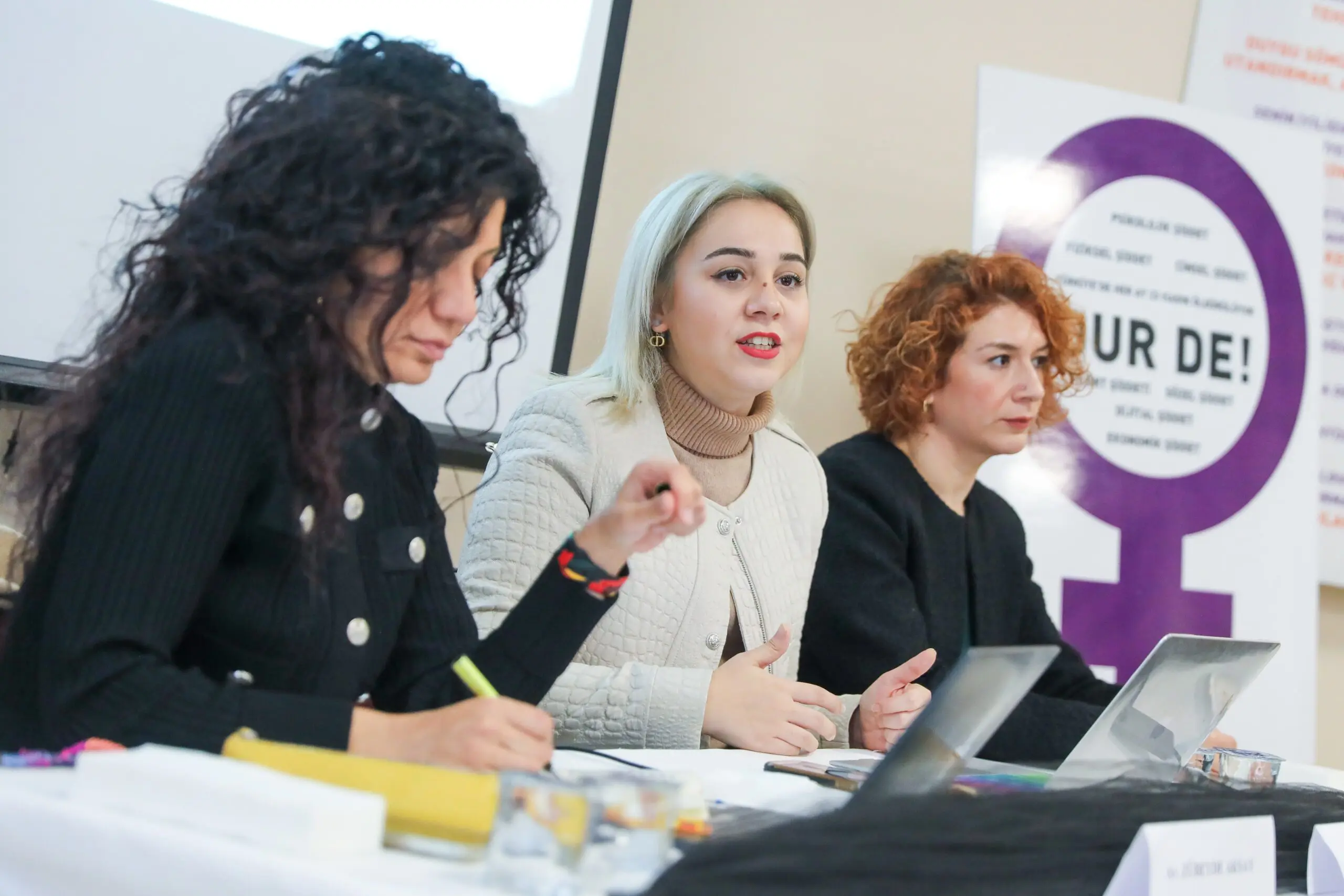 Buca Belediyesi, şiddetin temel nedeni olan toplumsal cinsiyet eşitsizliği ile