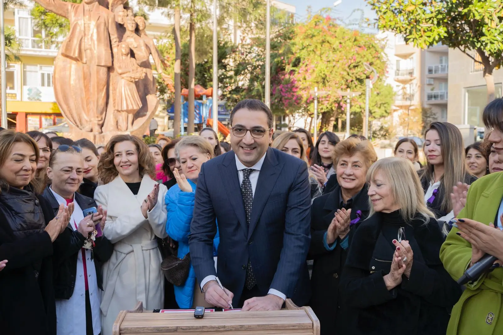 Balçova’dan kadın cinayetlerine tepki 
