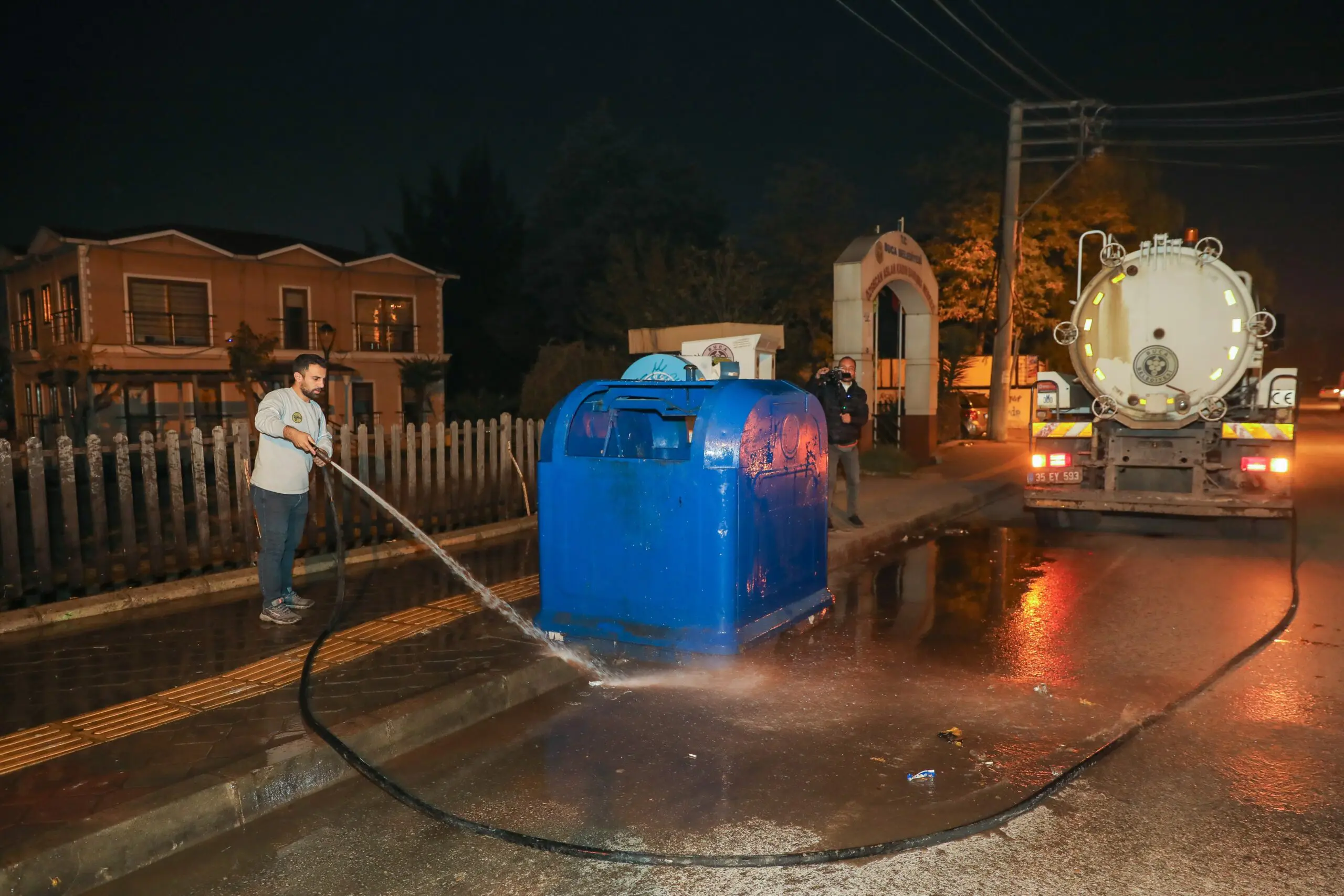Buca'da aralıksız temizlik harekatı 6 Buca'da aralıksız temizlik harekatı