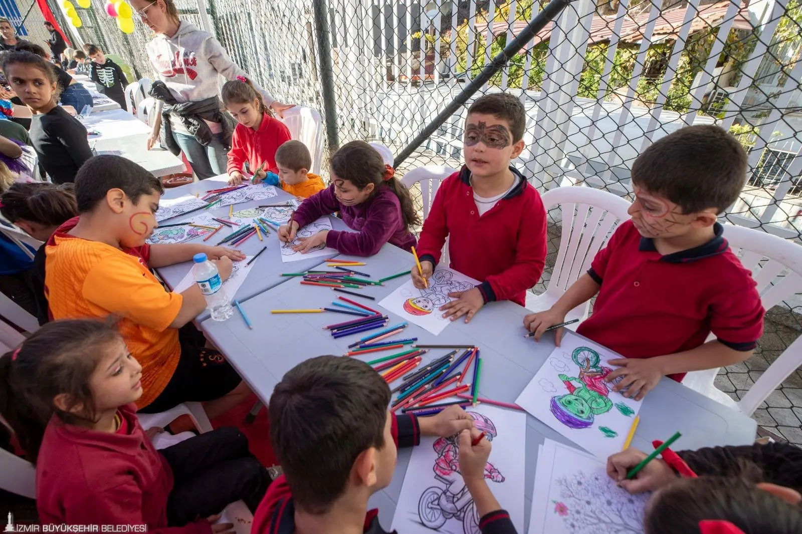 Dezavantajlı mahallelerde çocuk şenlikleri