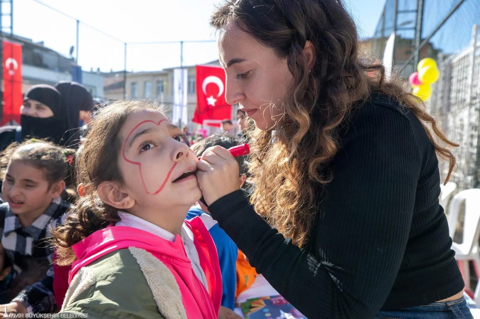 Dezavantajlı mahallelerde çocuk şenlikleri