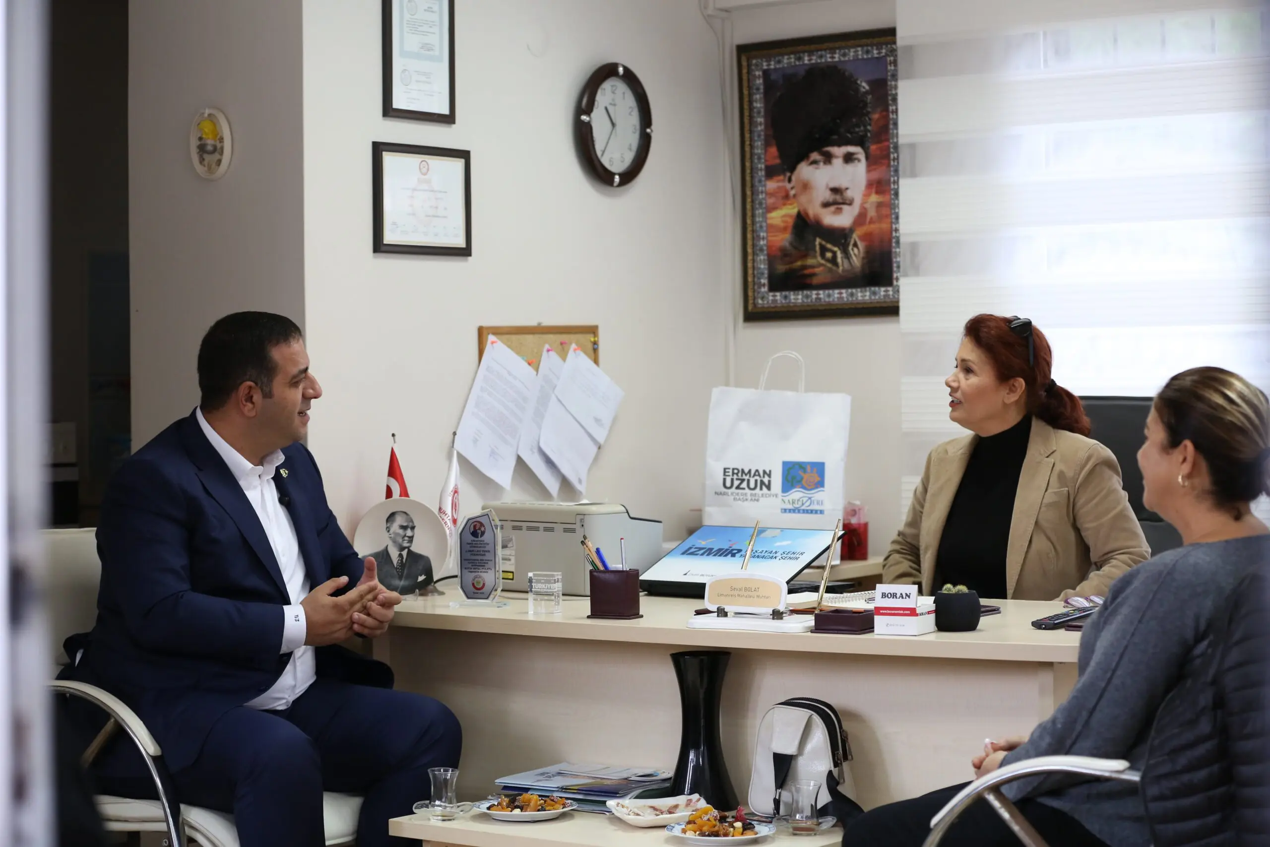 Saha ziyaretleri kapsamında muhtarları ziyaret eden ve vatandaşlarla bir araya
