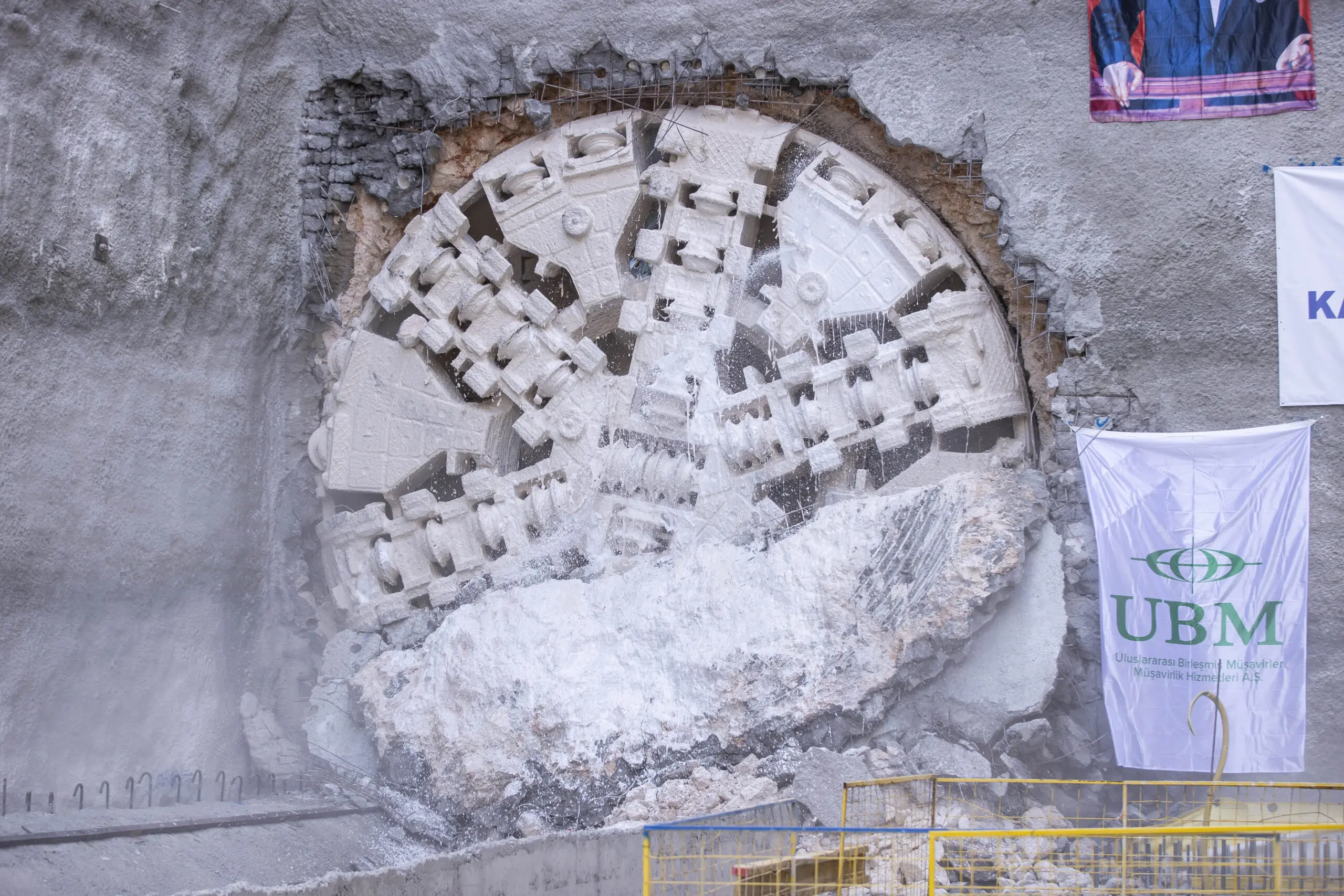 450 tonluk dev köstebek yeni rotasında: Buca Metrosu’nda dev operasyon