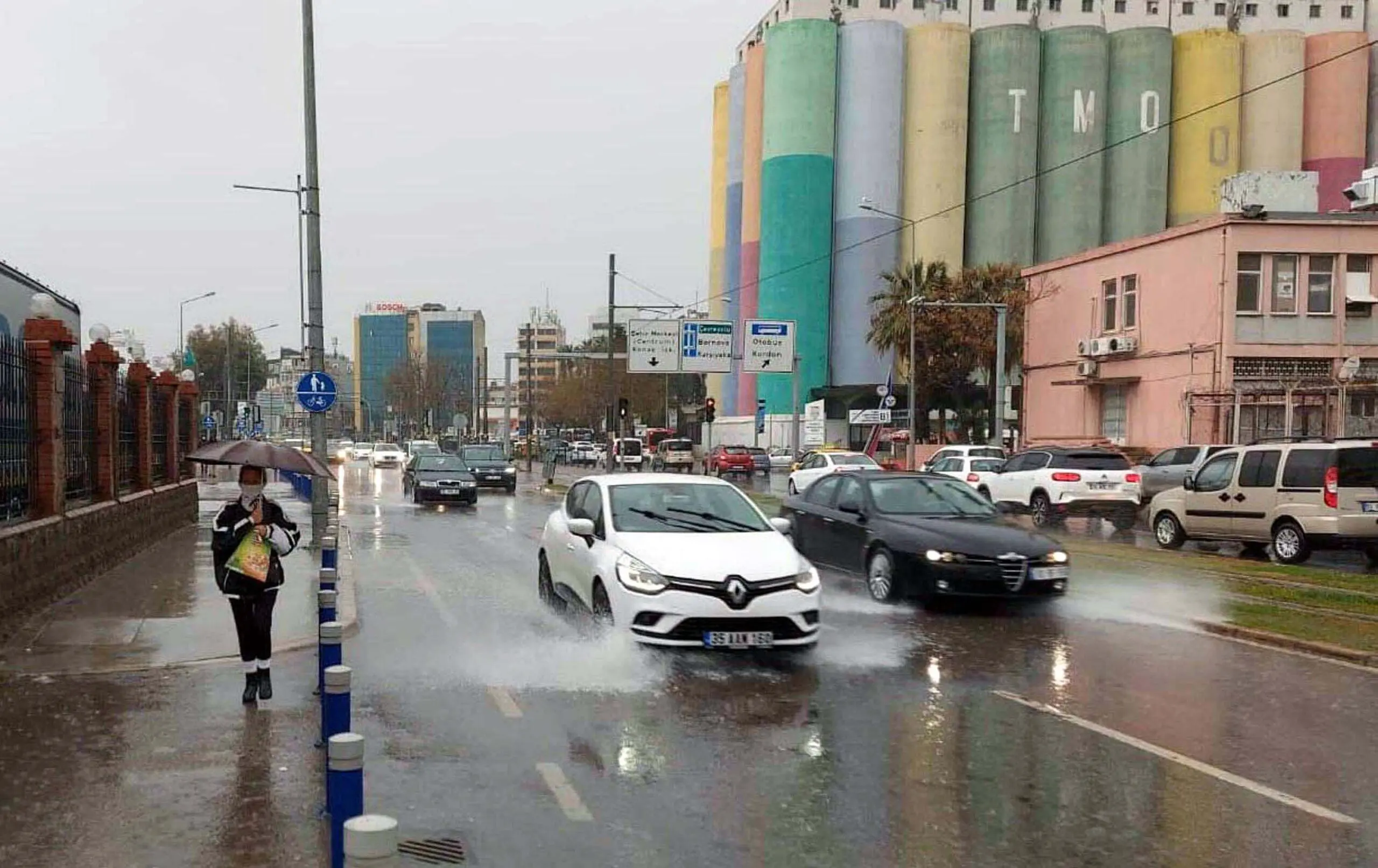 Meteoroloji Müdürlüğü İzmir’de yarın gece saatlerinden itibaren yerel kuvvetli, gök