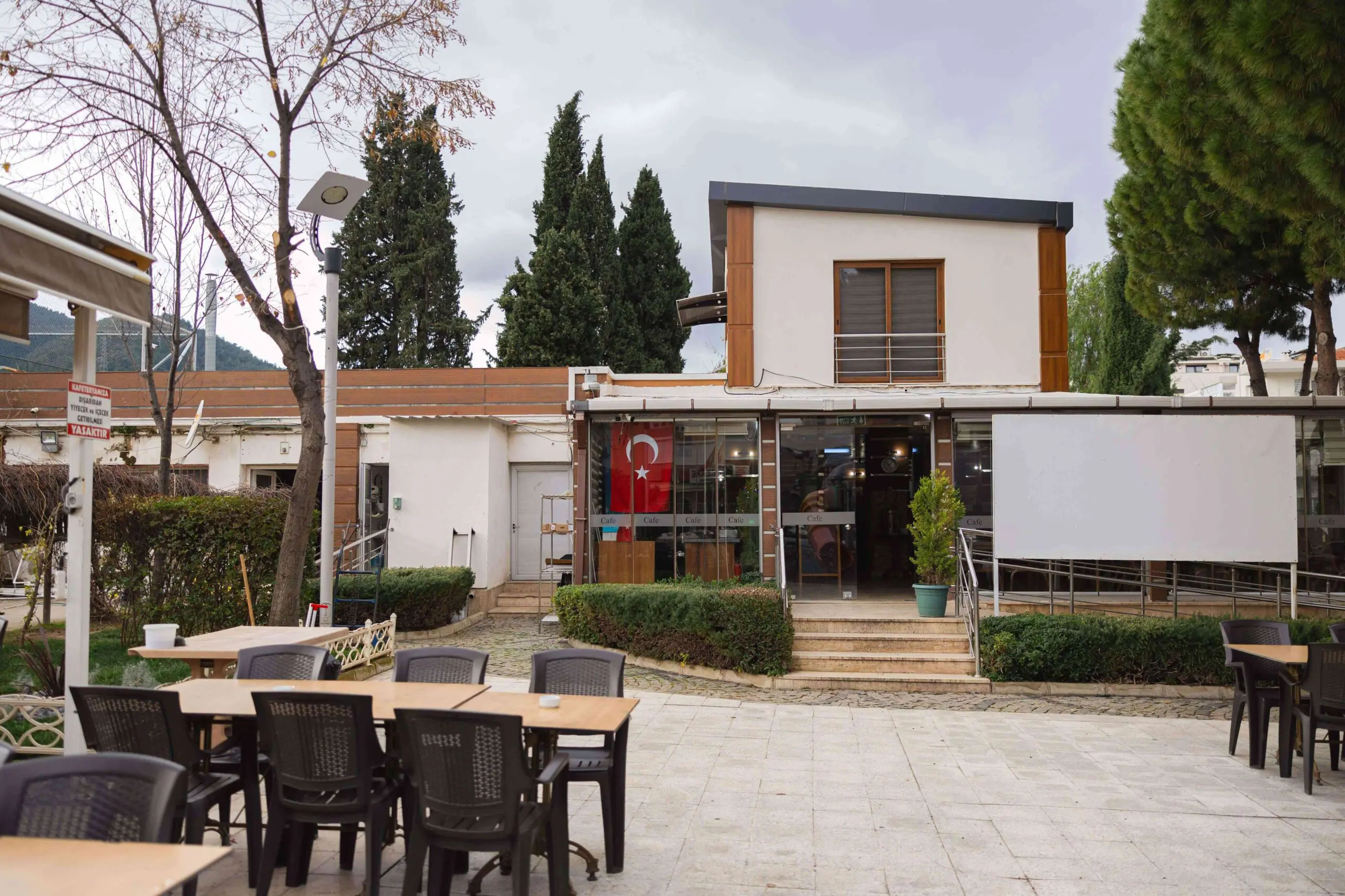Balçova Belediye Başkanı Onur Yiğit, vatandaşa uygun fiyatlı yemek imkanı