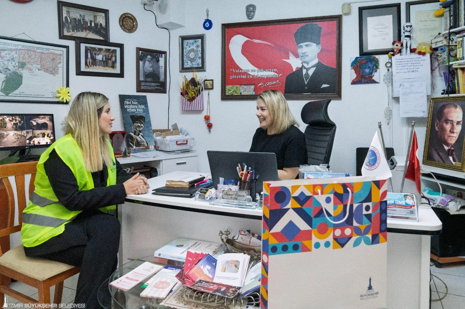 İzmir Büyükşehir Belediyesi, 30 ilçedeki bin 296 mahalle muhtarlığını tek